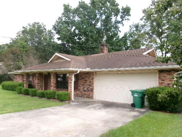 508 COUNTRY CLUB DR, PICAYUNE, MS 39466, photo 1 of 11
